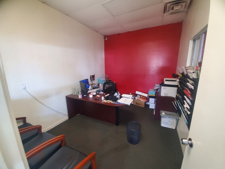 More Photos Of 2550 W Deer Valley Dr, Phoenix Auto Dealership For Sale