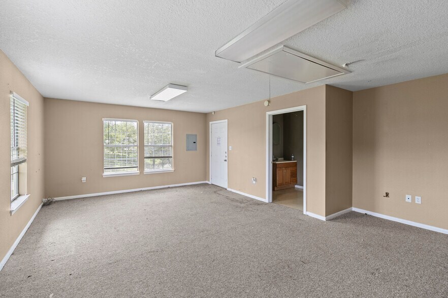 More Photos Of 14815 Freeway Service Road, Conroe Land For Lease