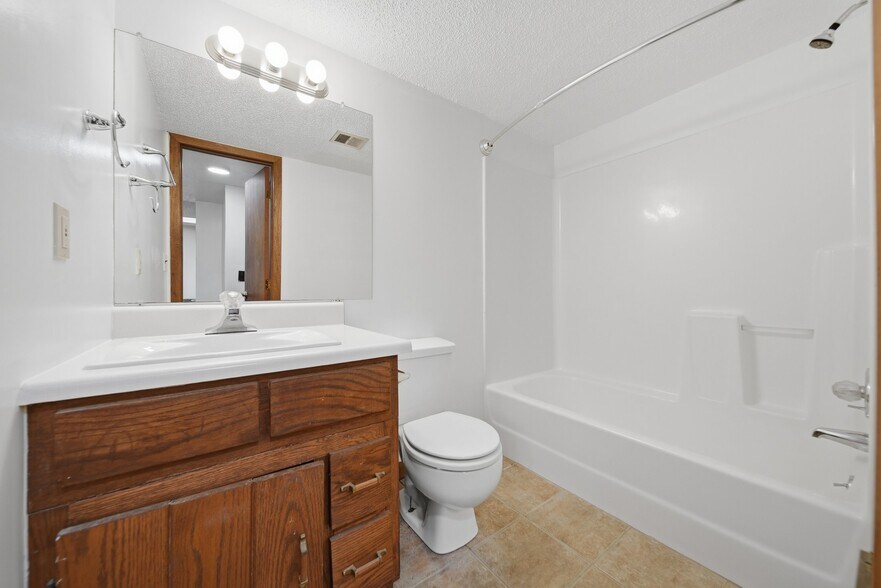 More Photos Of 80 Lindsey Ln, Burnsville Apartments For Sale