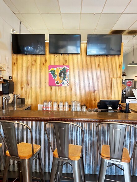 More Photos Of 19266 Coastal Hwy, Rehoboth Beach Storefront For Sale