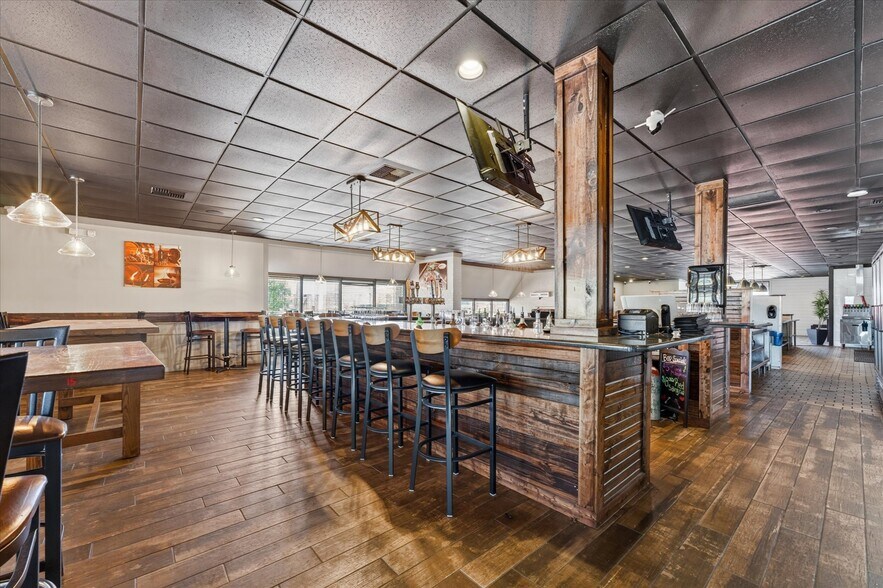 More Photos Of 4000 Fort Campbell Blvd, Hopkinsville Restaurant For Sale