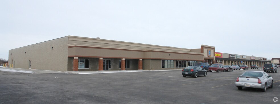More Photos Of 1240-1270 Bellefontaine St, Wapakoneta Storefront For Lease
