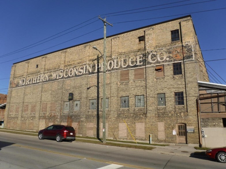 More Photos Of 1306-1310 Clark St, Manitowoc Distribution For Sale