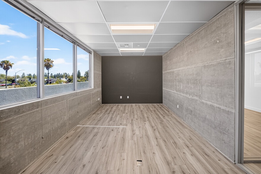 More Photos Of 18071 Fitch, Irvine Showroom For Sale