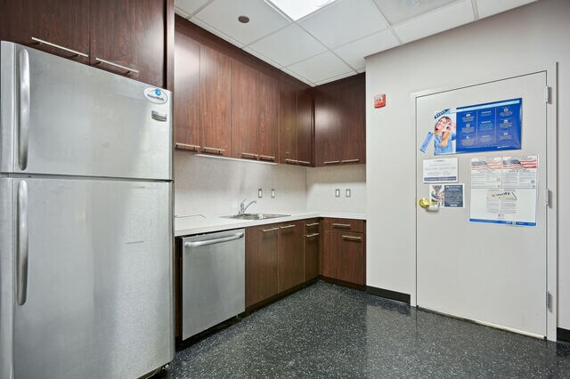 More Photos Of 1950 Old Gallows Rd, Vienna Office For Lease