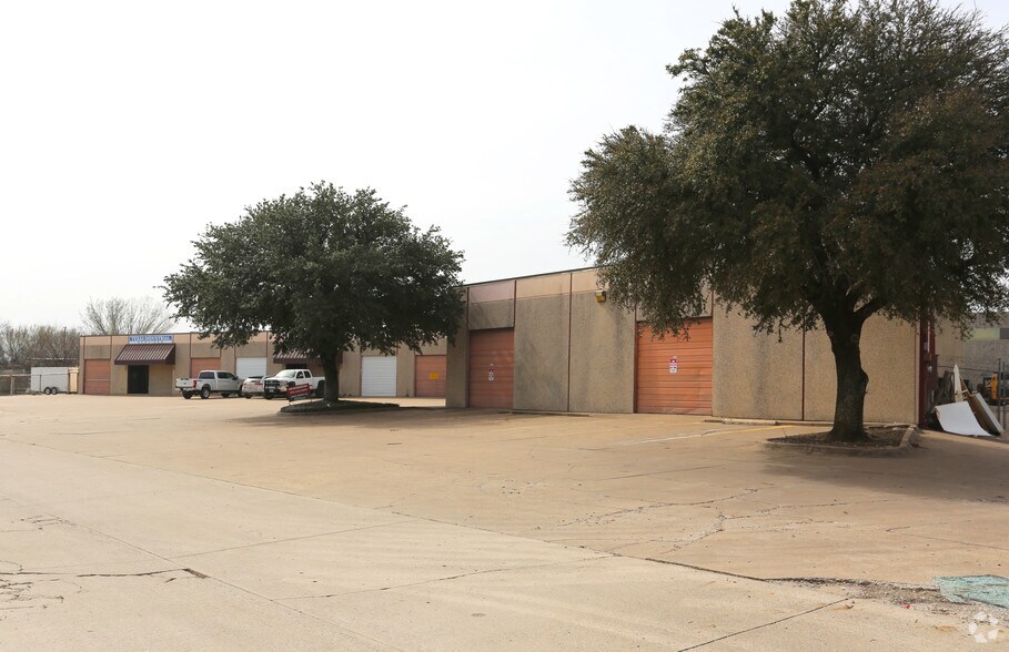 More Photos Of 1315 Colony Ct, Haltom City Distribution For Lease