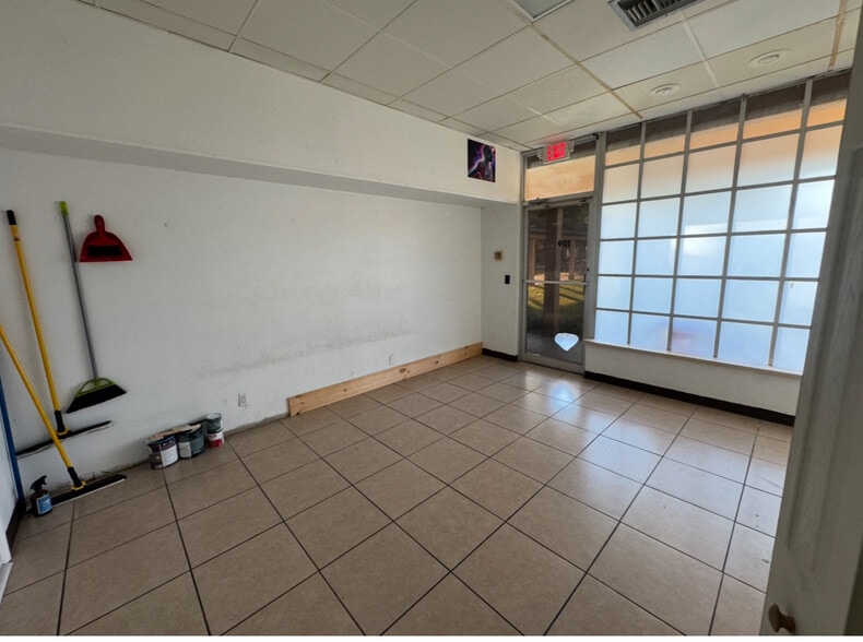 More Photos Of 7050 Winkler Rd, Fort Myers Restaurant For Lease