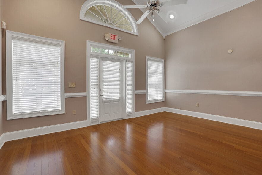 More Photos Of 4720 Peachtree Industrial Blvd, Berkeley Lake Office For Lease