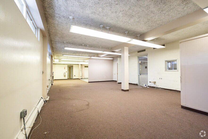 More Photos Of 3243 49th St, Astoria Freestanding For Lease