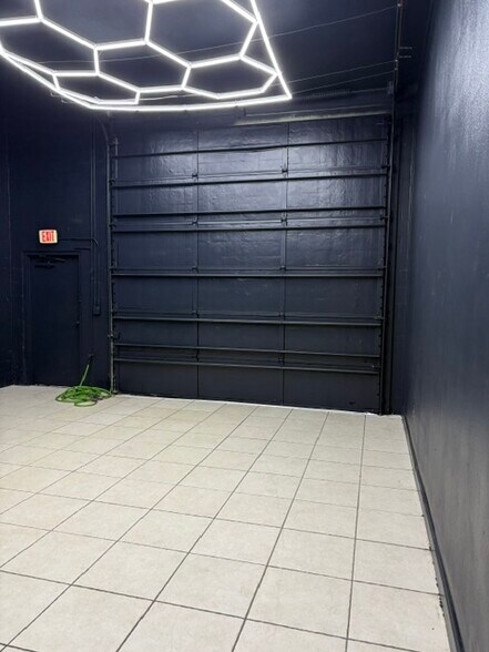 More Photos Of 24690 Sandhill Blvd, Punta Gorda Warehouse For Lease