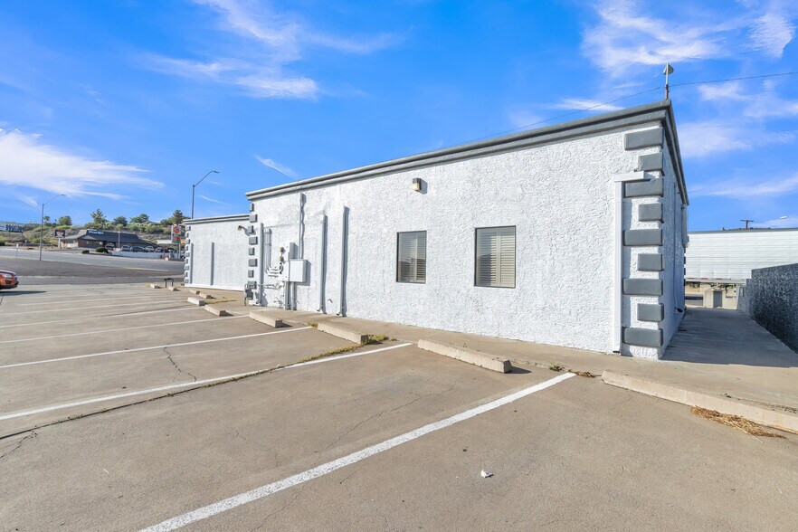 More Photos Of 1600 E Ash St, Globe Medical For Lease