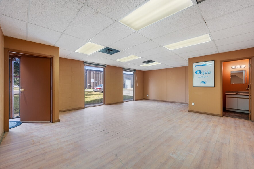More Photos Of 4116 64 Av SE, Calgary Industrial For Sale