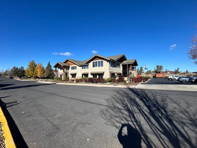 More Photos Of 525 SW Umatilla St, Redmond Office For Lease