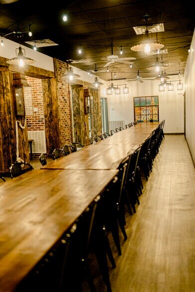 More Photos Of 914-918 20th St, Haleyville Storefront For Sale