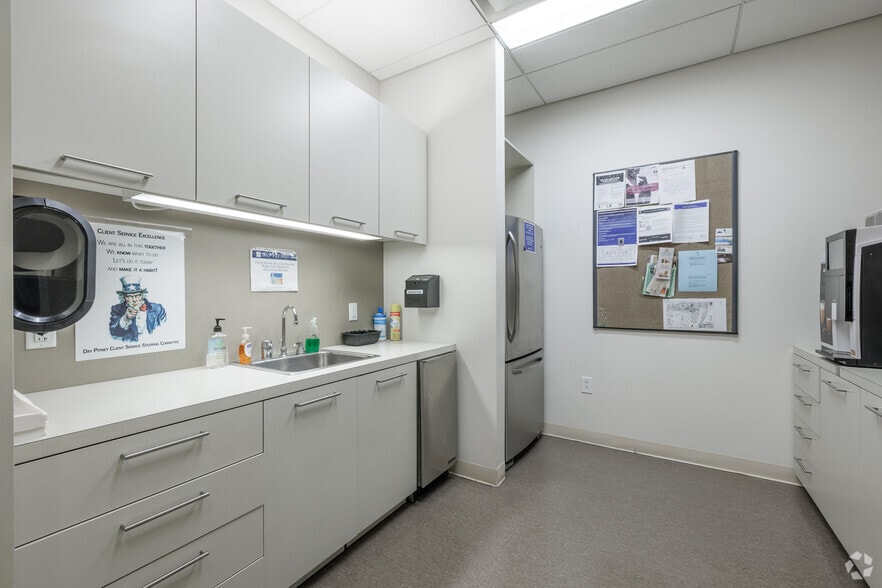 More Photos Of 1 Jefferson Rd, Parsippany Office For Sale