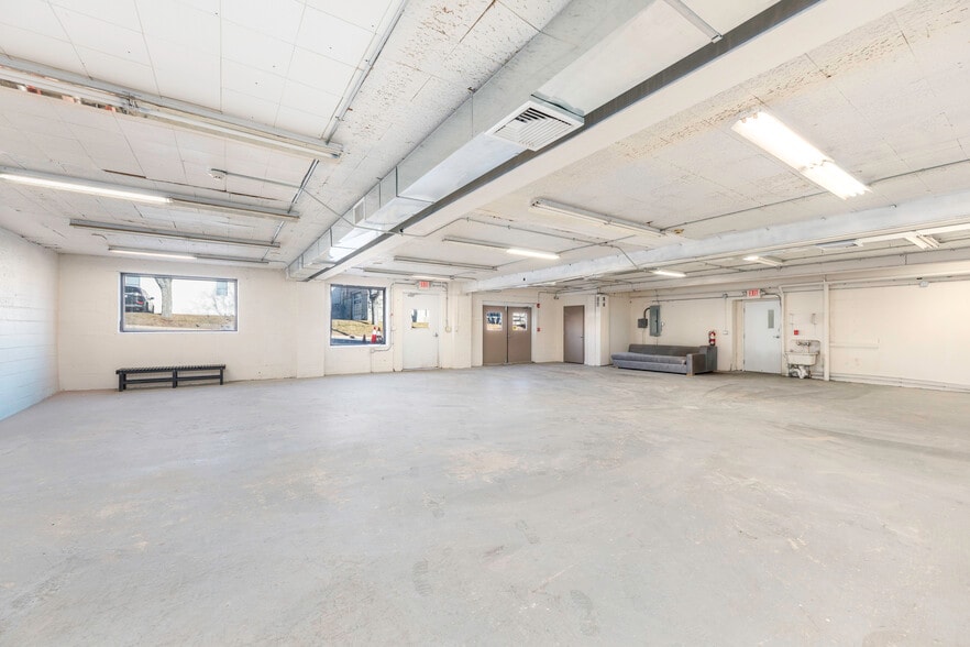 More Photos Of 342 Lexington Ave, Mount Kisco Light Distribution For Lease