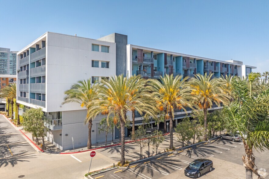 More Photos Of 13488 Maxella Ave, Marina Del Rey Apartments For Lease