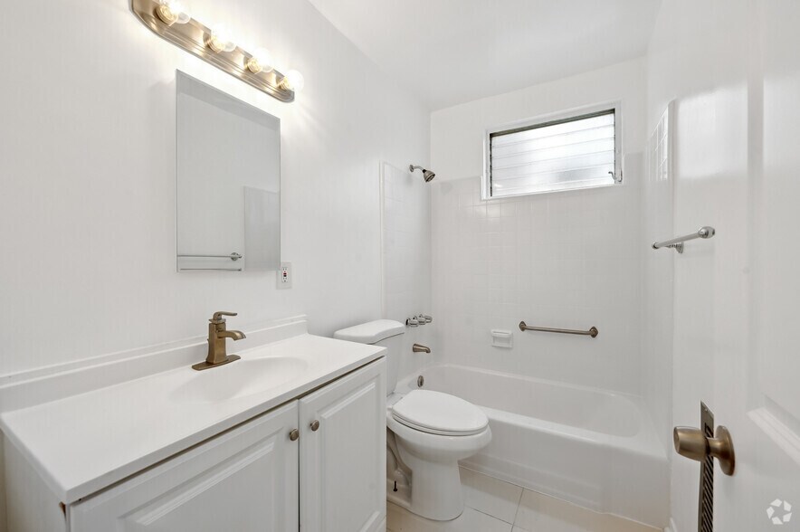 More Photos Of 7550 Fountain Ave, West Hollywood Apartments For Sale