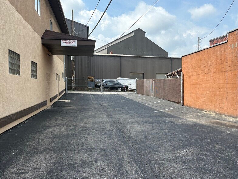 More Photos Of 817 Main St, Pittsburgh Office For Sale