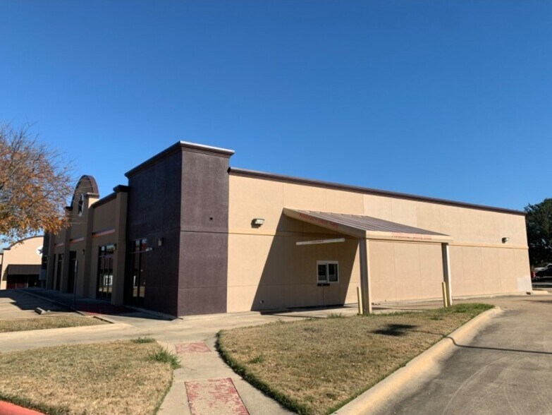 More Photos Of 2300 De Lee St, Bryan Drugstore For Lease