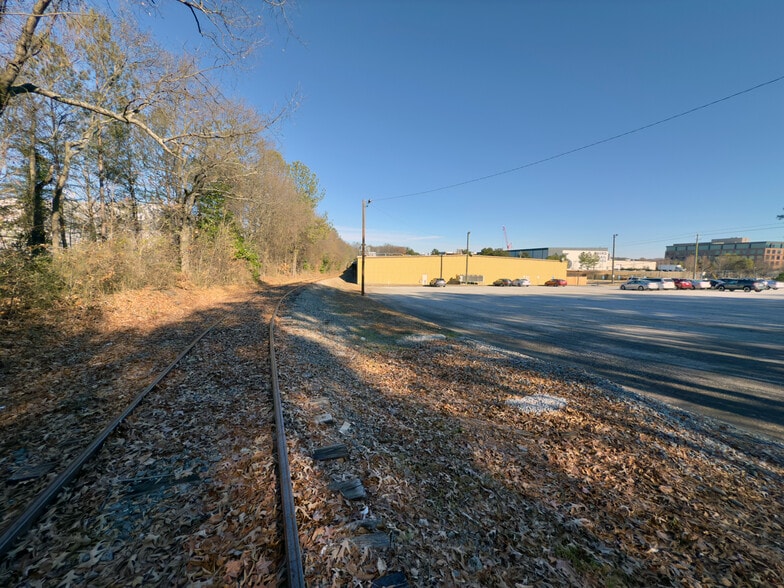 More Photos Of 5800 Peachtree Rd, Atlanta Manufacturing For Sale