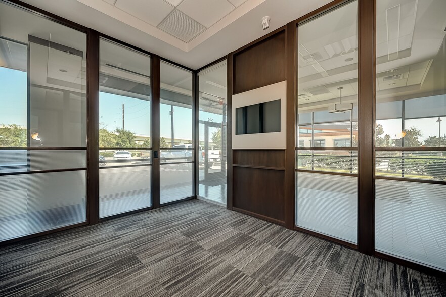 More Photos Of 310 Highway 6, Sugar Land Storefront Retail Office For Lease