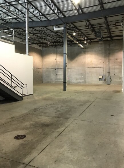 More Photos Of 340 Marshall Ave, Aurora Warehouse For Sale