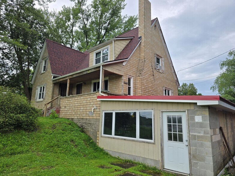 More Photos Of 368 Pittsburgh Rd, Butler Flex For Sale