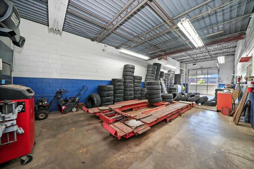 More Photos Of 108 S Batavia Ave, Batavia Auto Repair For Sale