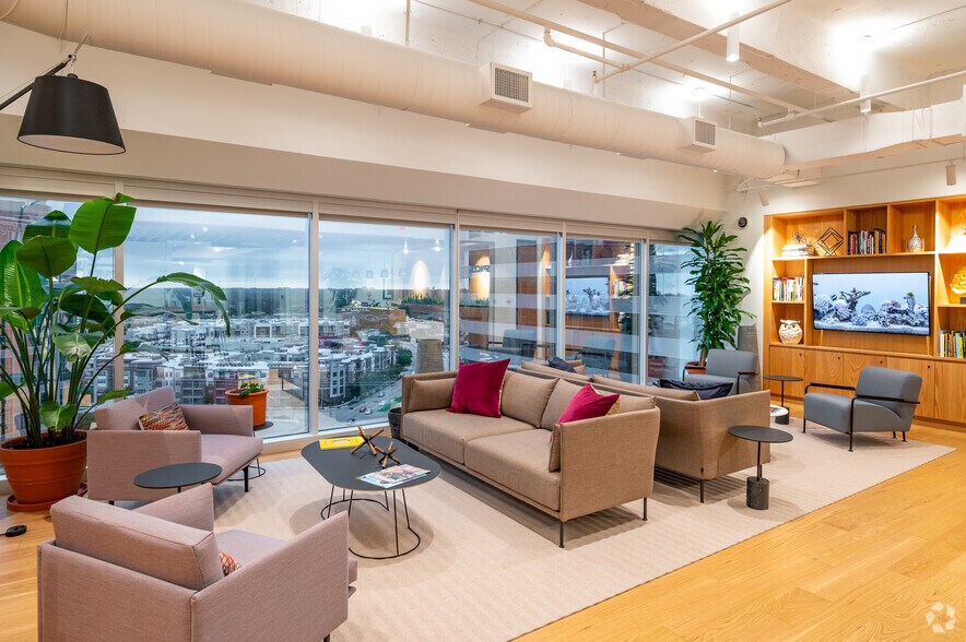 More Photos Of 15305 N Dallas Pky, Addison Coworking Space