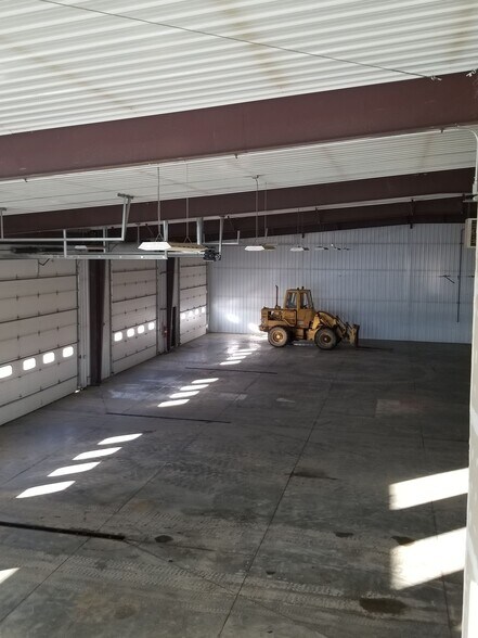 More Photos Of 14472 Commerce Park Blvd, Williston Warehouse For Sale