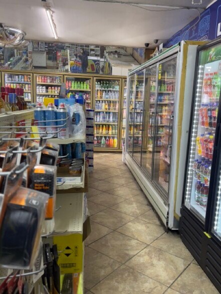 More Photos Of 230 Front St, Earlimart Convenience Store For Sale