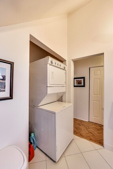 More Photos Of 2965 N Lincoln Ave, Chicago Storefront Retail Residential For Sale