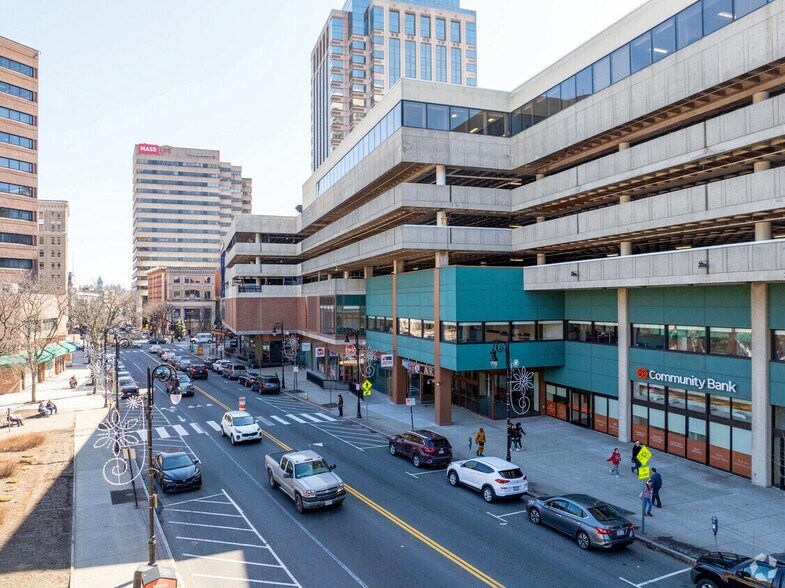 More Photos Of 1500 Main St, Springfield Medical For Lease