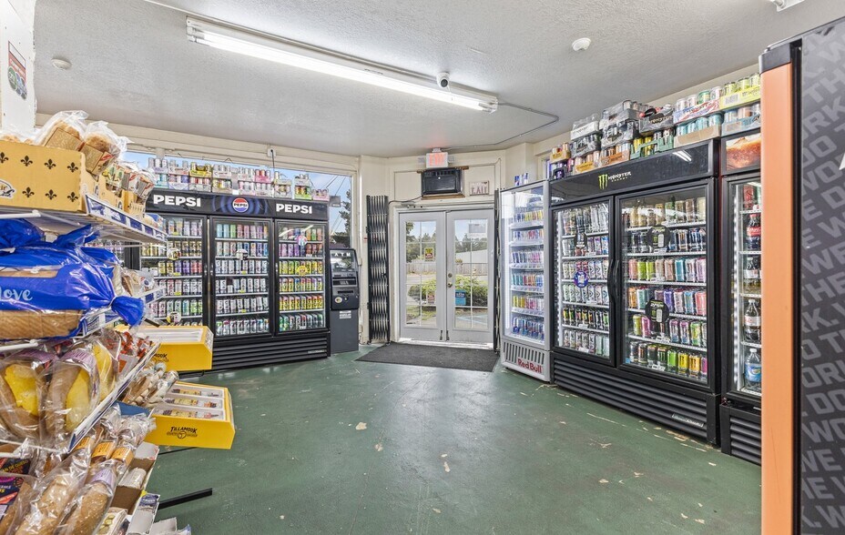 More Photos Of 1195 Newmark Ave, Coos Bay Storefront Retail Residential For Sale