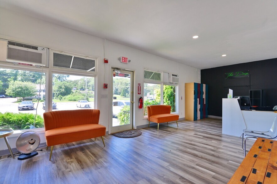 More Photos Of 7354-7366 Post Rd, North Kingstown Restaurant For Sale