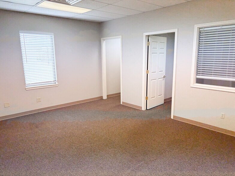 More Photos Of 6603 Utica Ave, Lubbock Office For Lease