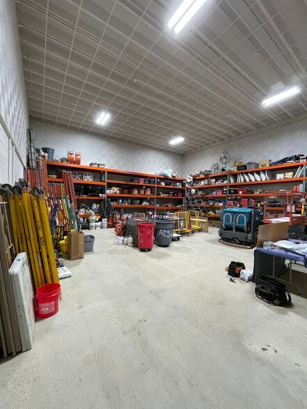 More Photos Of 3060 Valleywood Dr, Kettering Flex For Lease