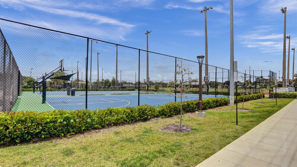 More Photos Of 3932 NE 5th Ave, Oakland Park Warehouse For Lease