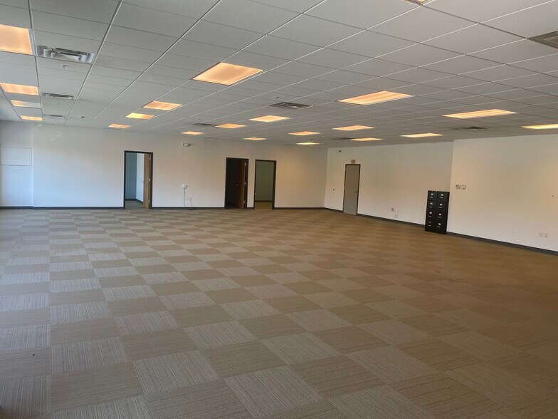 More Photos Of 1100 Campus Dr, Stow Unknown For Lease