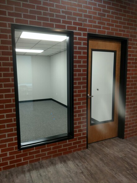More Photos Of 550 S Main St, Lebanon Office For Sale