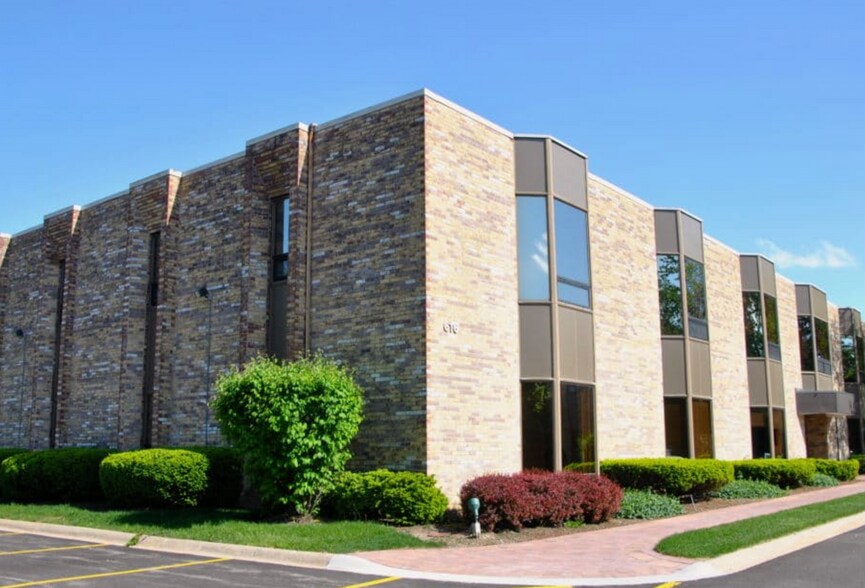 More Photos Of 625 N North Ct, Palatine Unknown For Lease