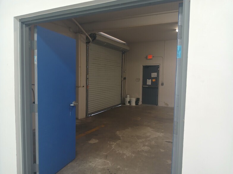 More Photos Of 528 S Missouri Ave, Clearwater Storefront Retail Office For Lease