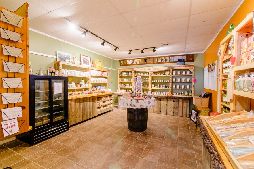 More Photos Of 43 Grove St, Peterborough Freestanding For Sale