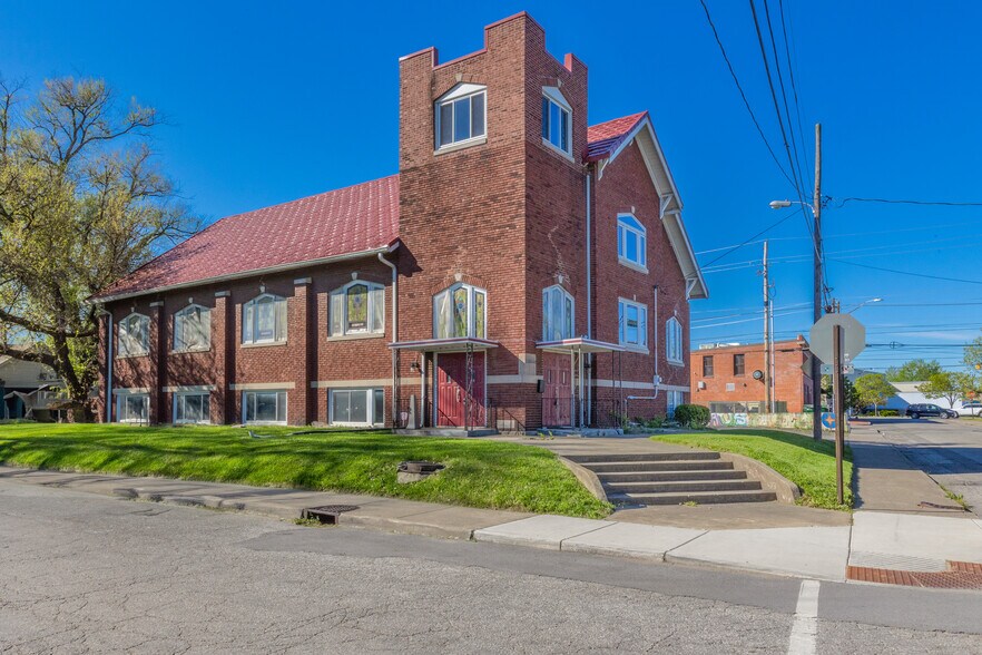 More Photos Of 1001 Hosbrook St, Indianapolis Religious Facility For Sale