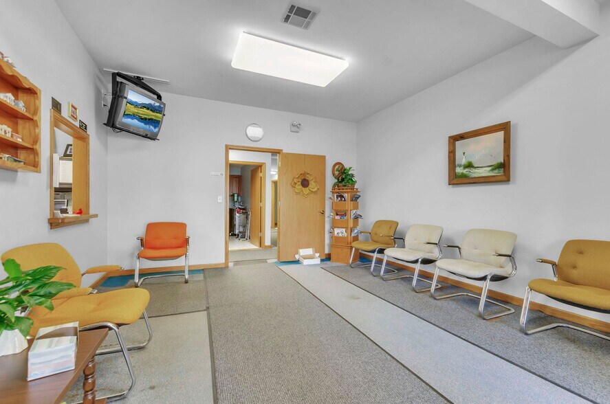 More Photos Of 1370 Exchange St, Alden Health Club For Sale