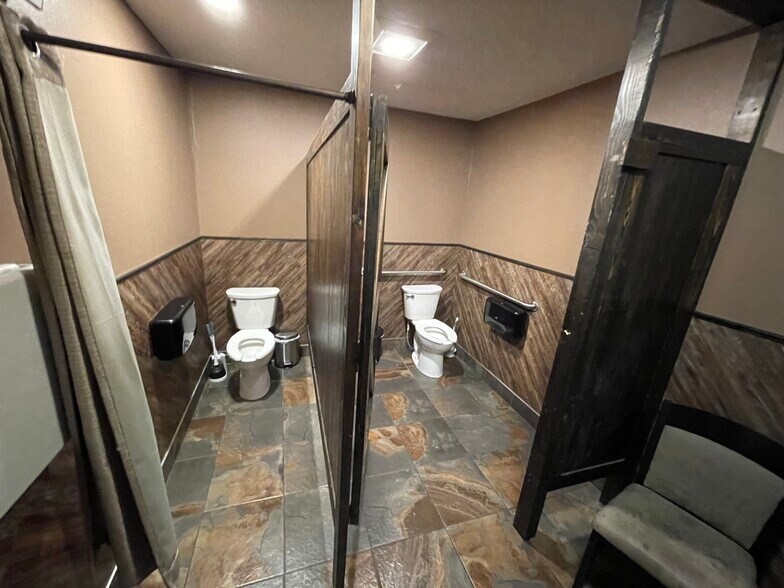 More Photos Of 208 W Arnold Ave, Arnold Restaurant For Sale