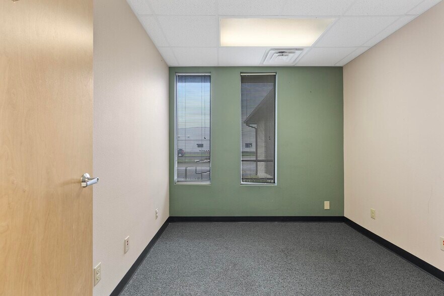 More Photos Of 327 E Airport Dr, Carthage Medical For Sale
