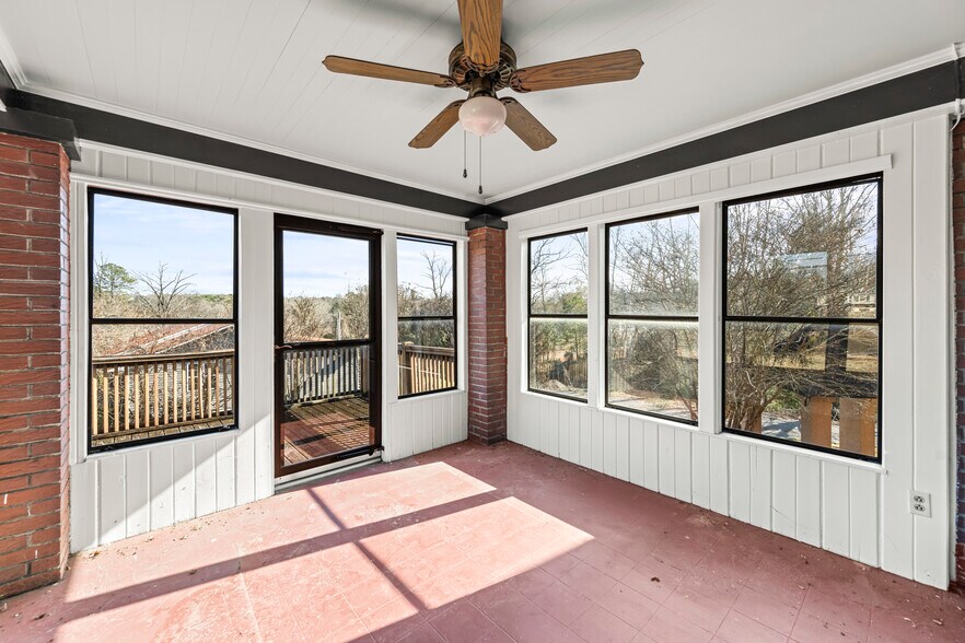 More Photos Of 1348 3rd St SE, Cullman Office For Sale