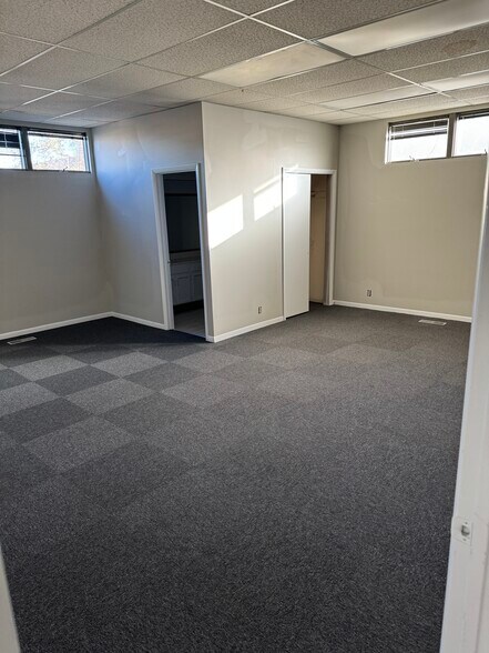 More Photos Of 5907 Highgrove Rd, Grandview Office For Lease